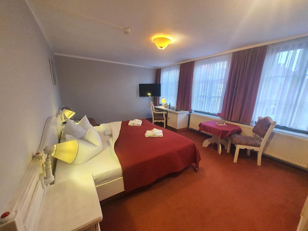 Hotel Zur Goldenen Sonne 크베들린부르크 외부 사진