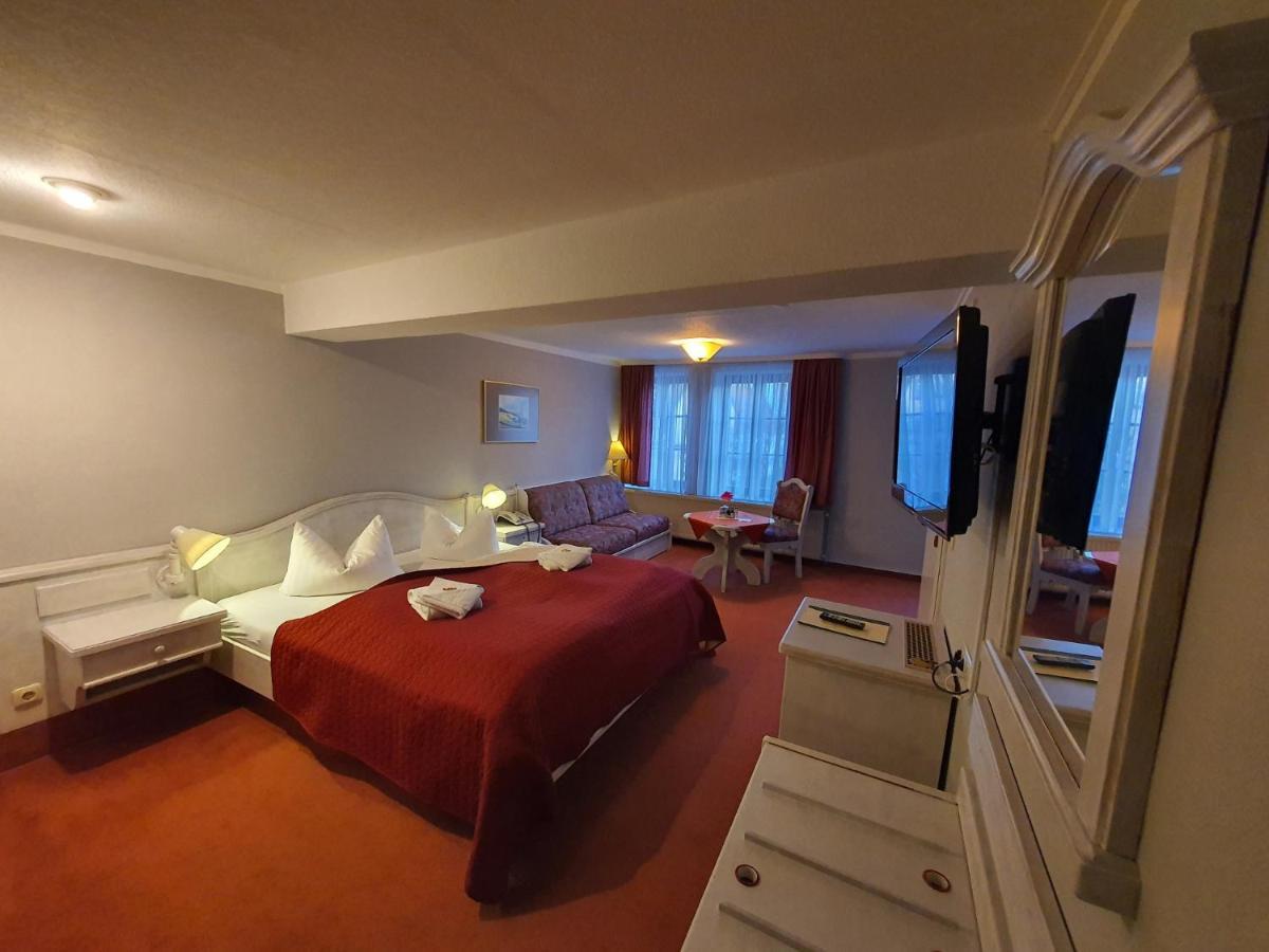 Hotel Zur Goldenen Sonne 크베들린부르크 외부 사진