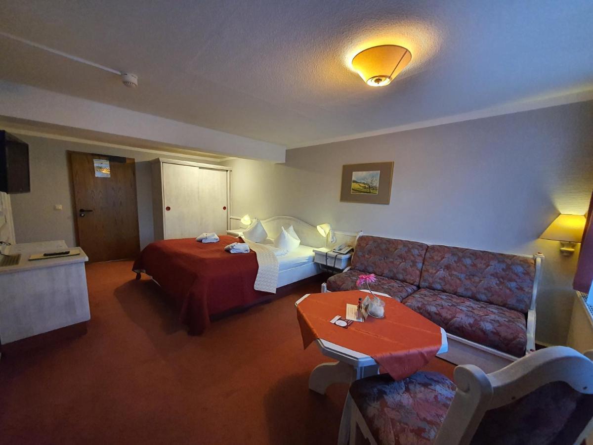 Hotel Zur Goldenen Sonne 크베들린부르크 외부 사진