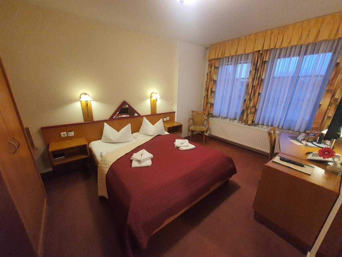 Hotel Zur Goldenen Sonne 크베들린부르크 외부 사진