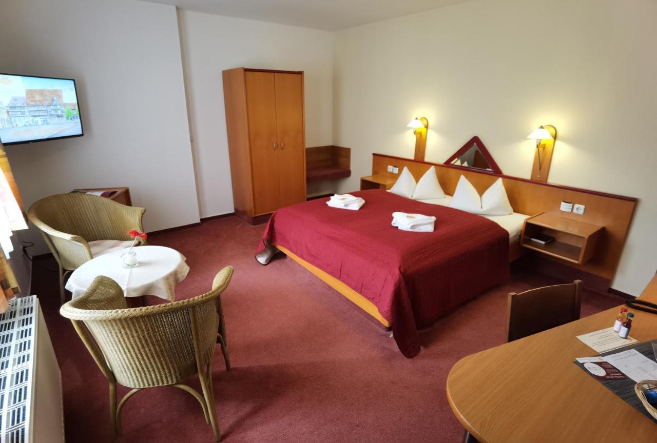 Hotel Zur Goldenen Sonne 크베들린부르크 외부 사진