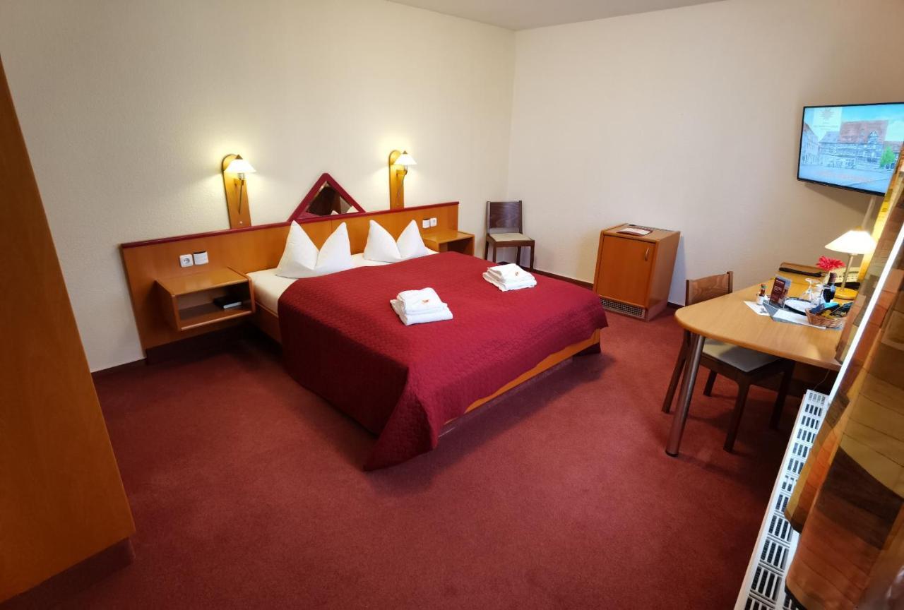 Hotel Zur Goldenen Sonne 크베들린부르크 외부 사진
