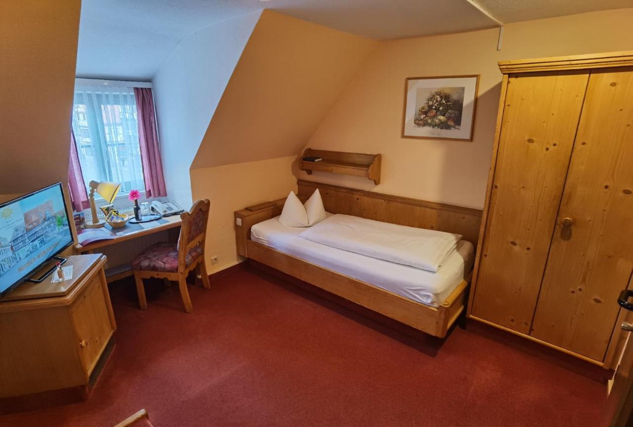 Hotel Zur Goldenen Sonne 크베들린부르크 외부 사진