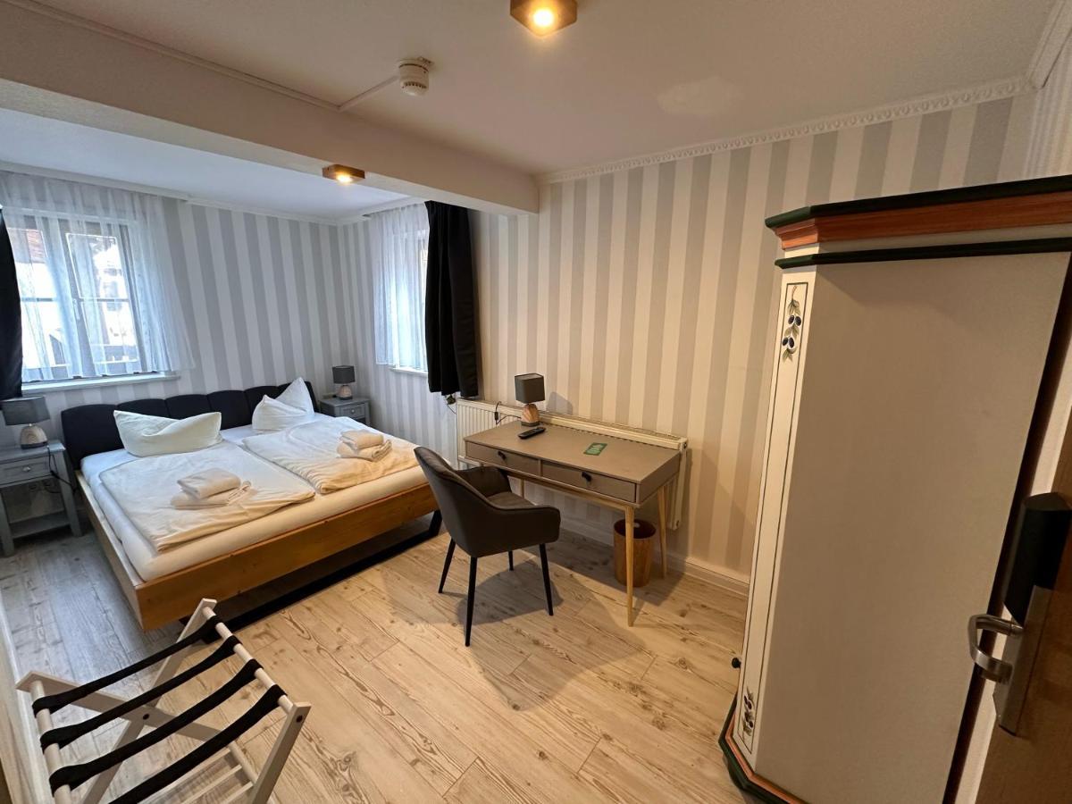 Hotel Zur Goldenen Sonne 크베들린부르크 외부 사진