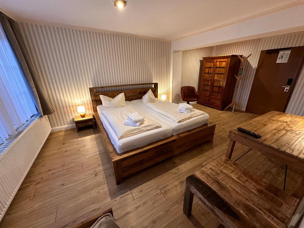 Hotel Zur Goldenen Sonne 크베들린부르크 외부 사진
