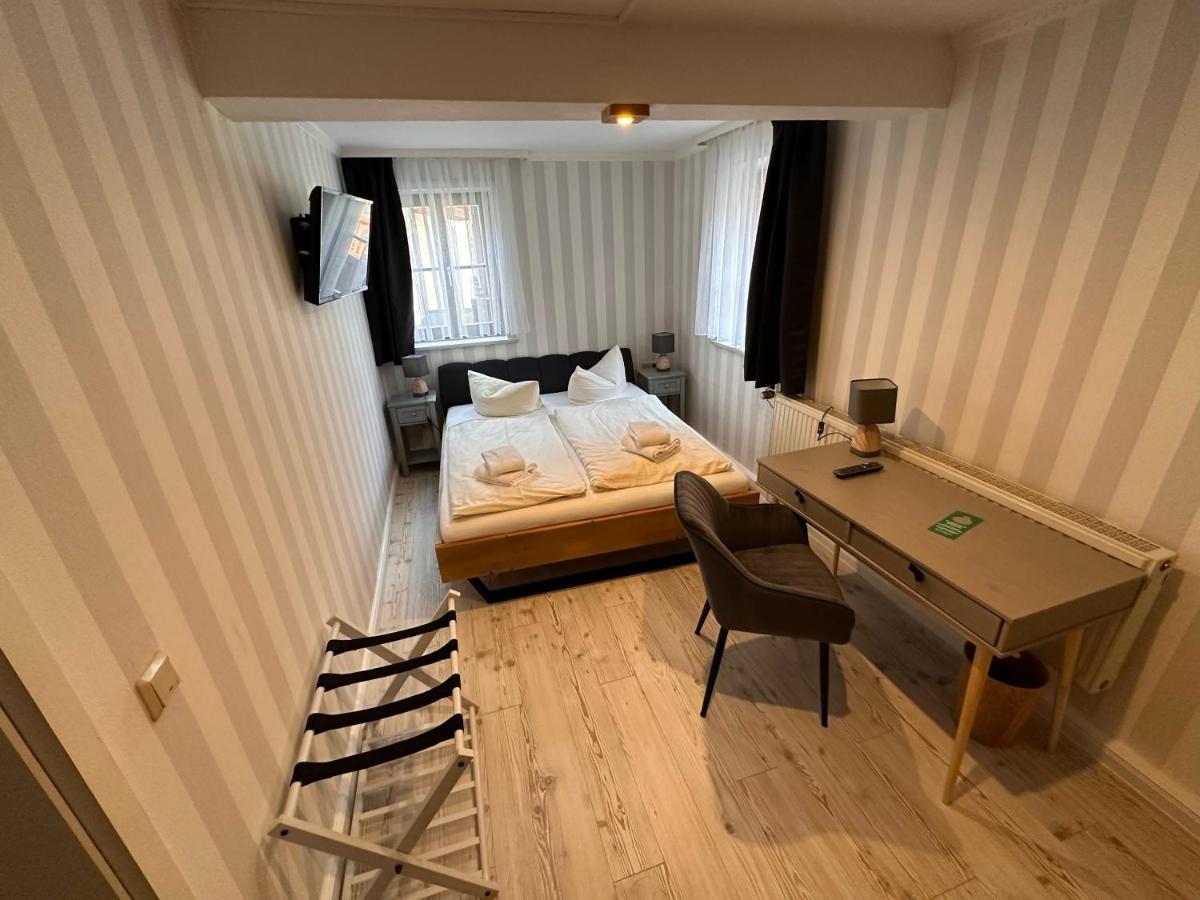 Hotel Zur Goldenen Sonne 크베들린부르크 외부 사진