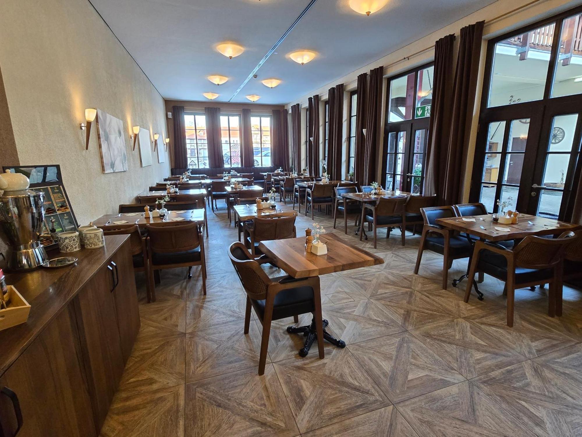 Hotel Zur Goldenen Sonne 크베들린부르크 외부 사진