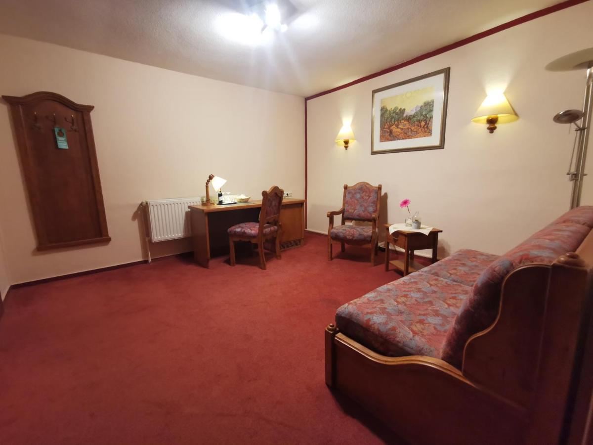 Hotel Zur Goldenen Sonne 크베들린부르크 외부 사진