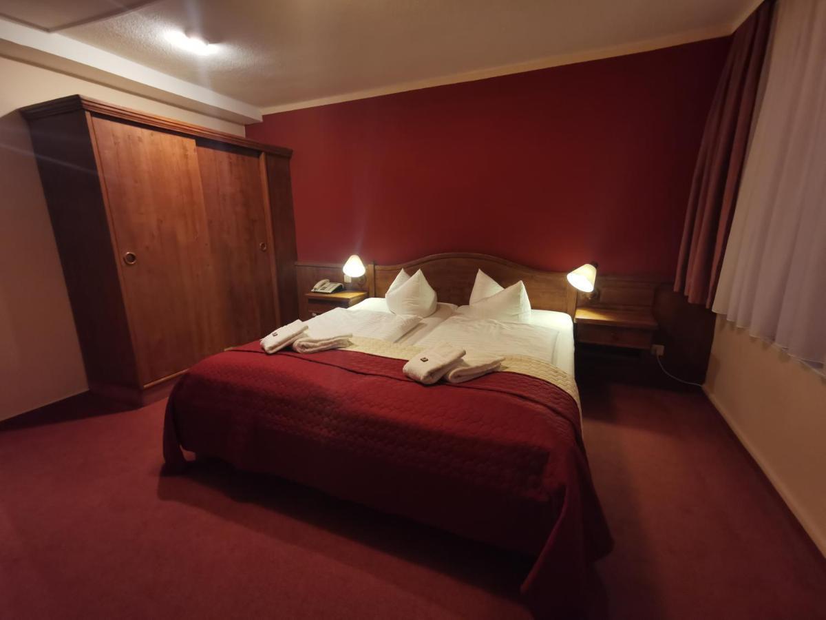 Hotel Zur Goldenen Sonne 크베들린부르크 외부 사진