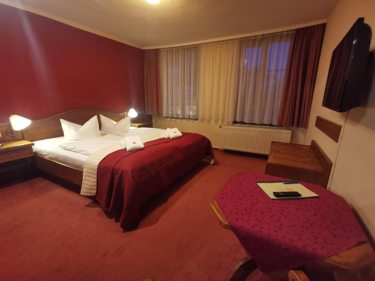 Hotel Zur Goldenen Sonne 크베들린부르크 외부 사진