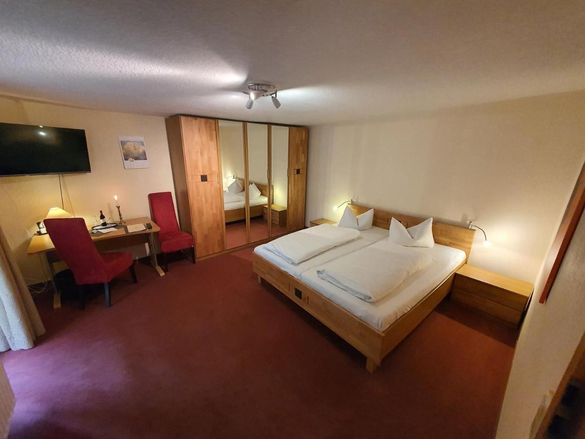 Hotel Zur Goldenen Sonne 크베들린부르크 외부 사진