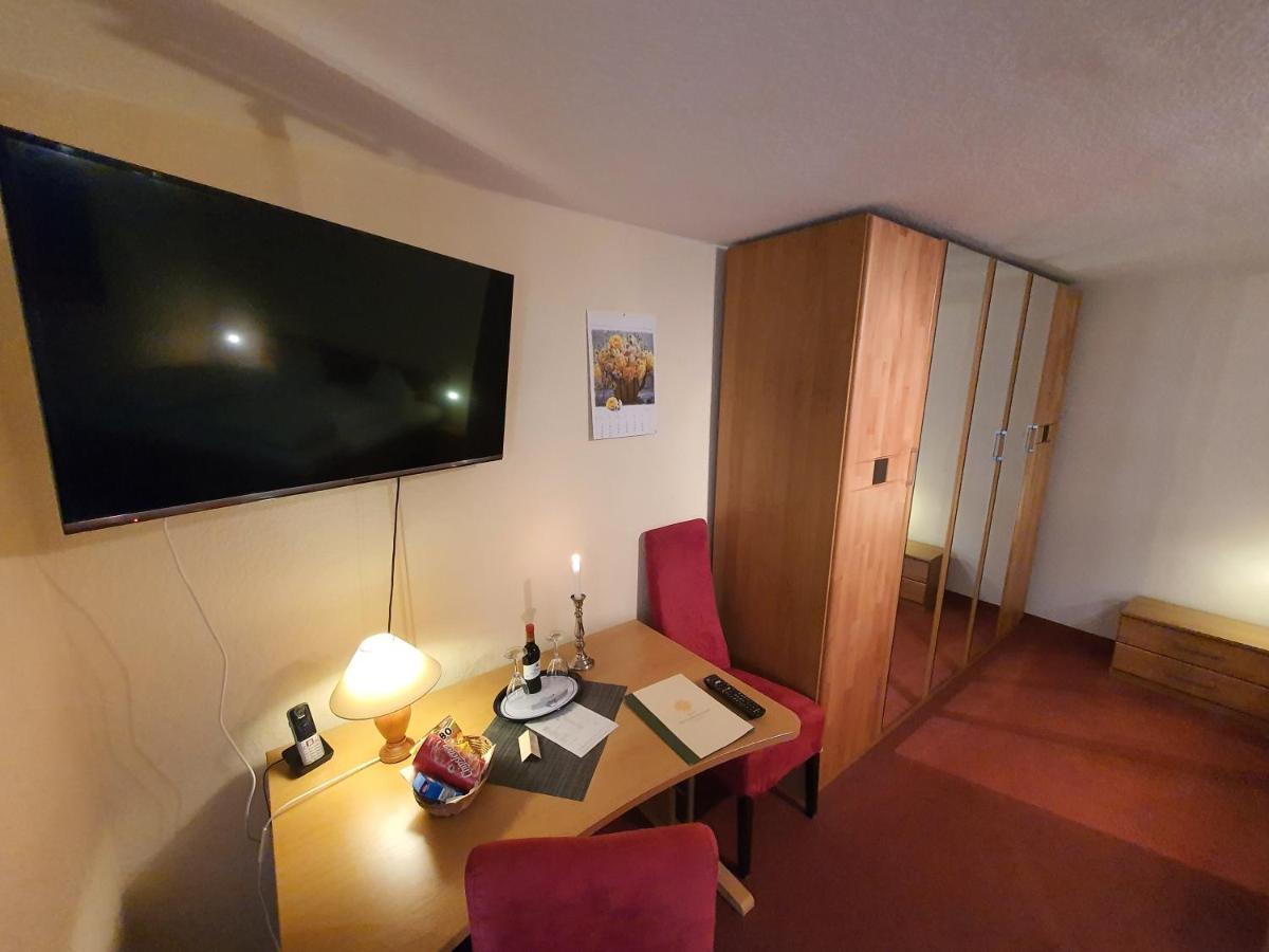 Hotel Zur Goldenen Sonne 크베들린부르크 외부 사진