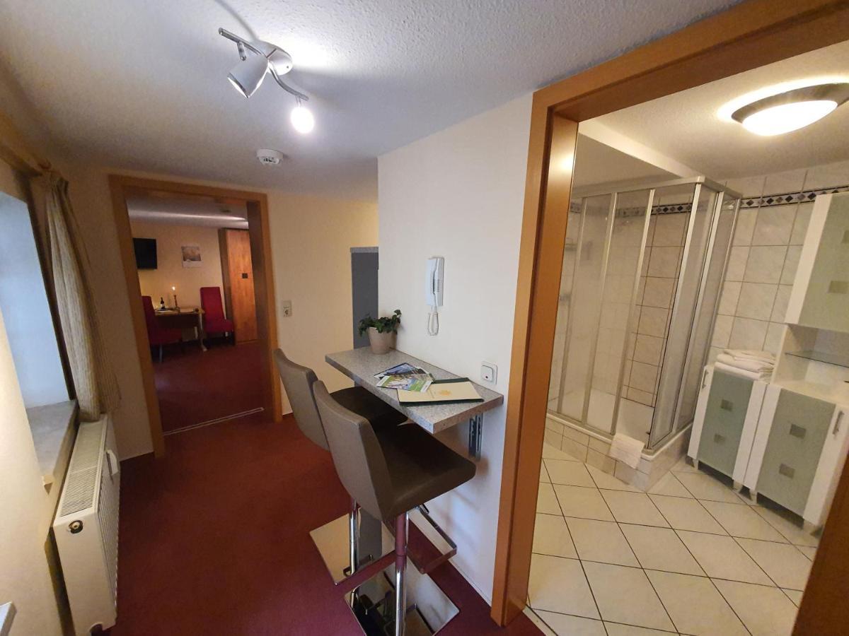 Hotel Zur Goldenen Sonne 크베들린부르크 외부 사진