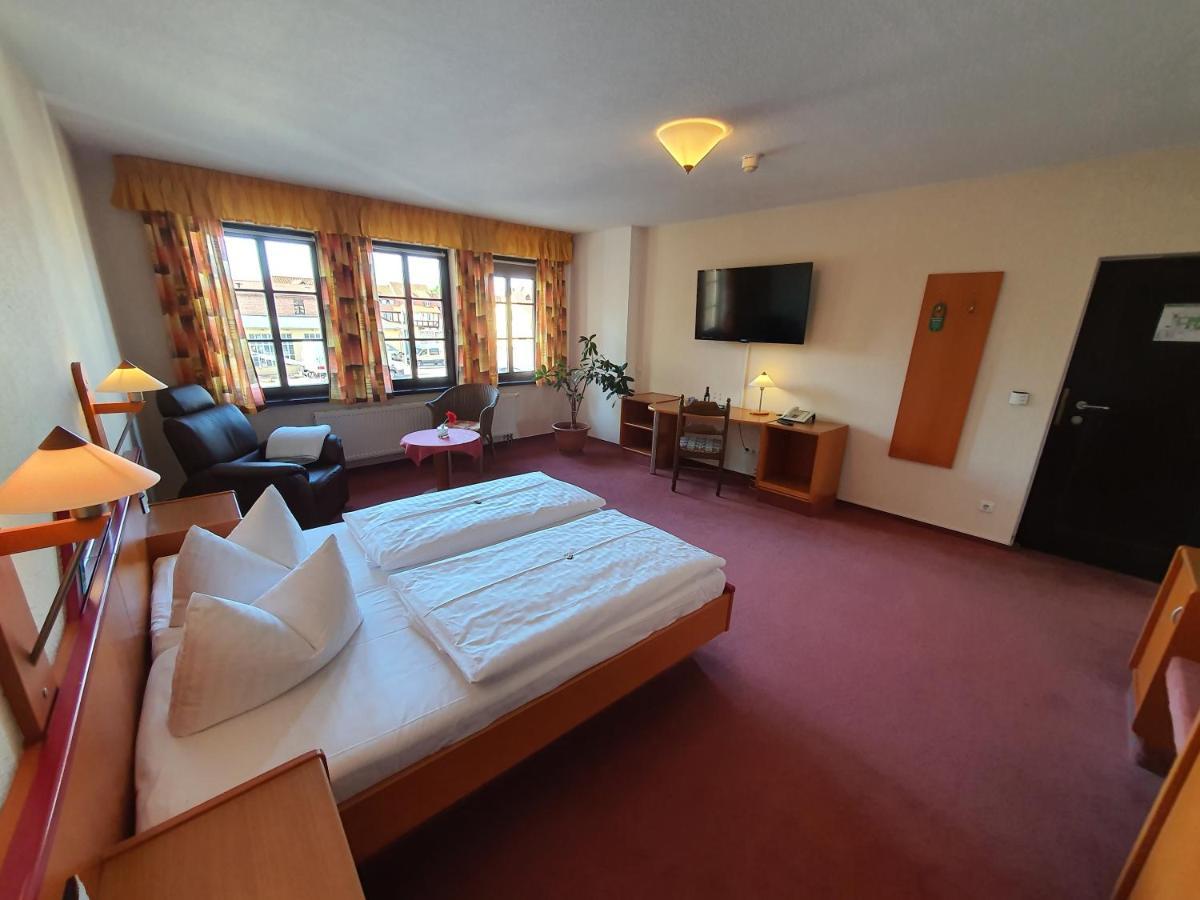 Hotel Zur Goldenen Sonne 크베들린부르크 외부 사진