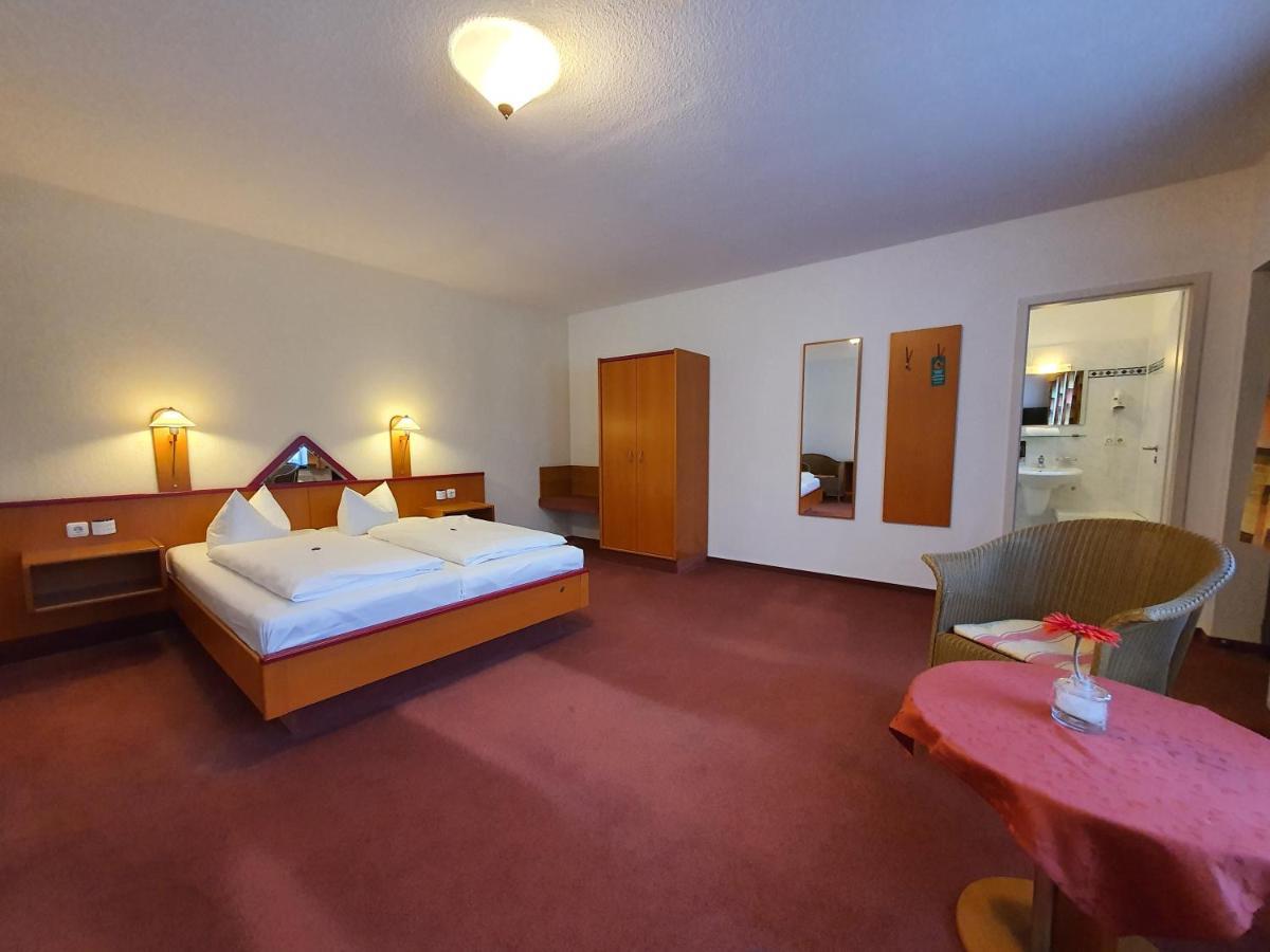 Hotel Zur Goldenen Sonne 크베들린부르크 외부 사진
