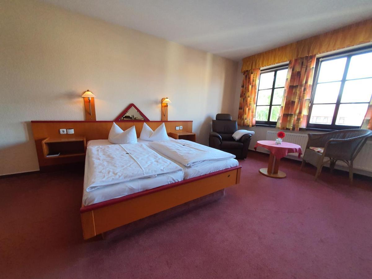 Hotel Zur Goldenen Sonne 크베들린부르크 외부 사진