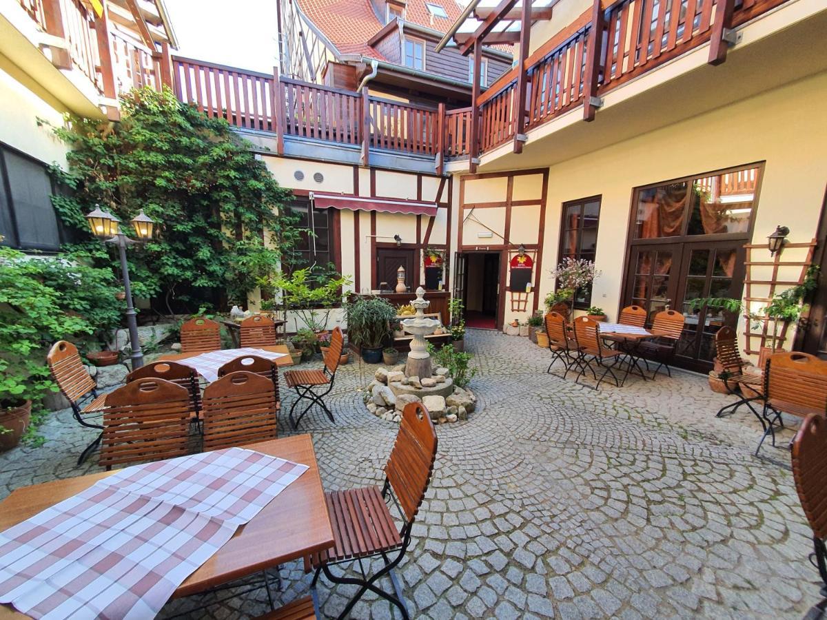 Hotel Zur Goldenen Sonne 크베들린부르크 외부 사진