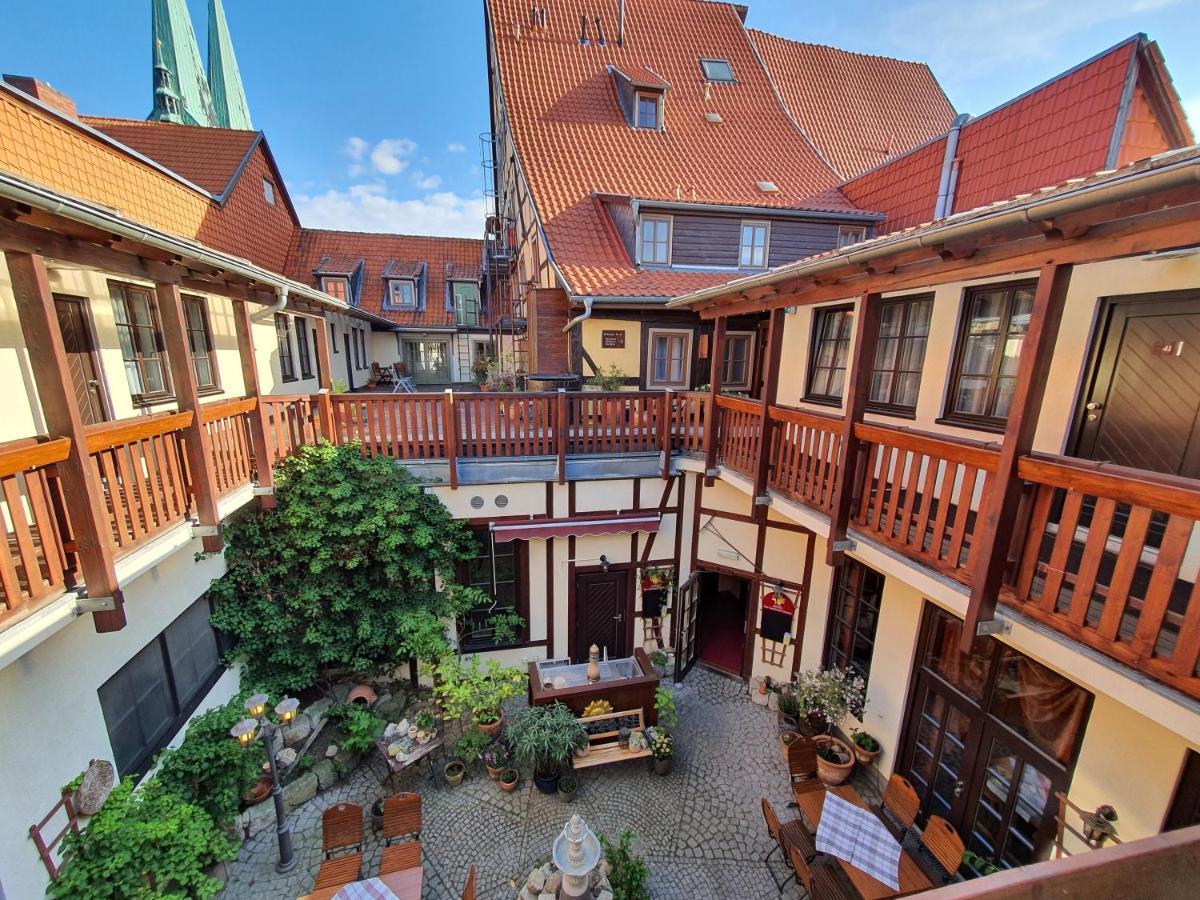 Hotel Zur Goldenen Sonne 크베들린부르크 외부 사진