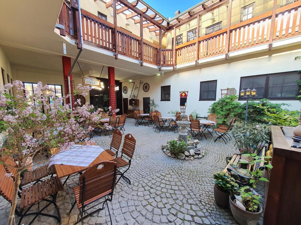 Hotel Zur Goldenen Sonne 크베들린부르크 외부 사진